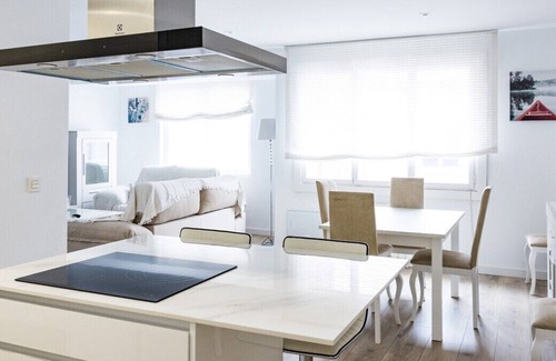 Gijon Apartment | Flat in the centre of Gijón near the beaches by MH