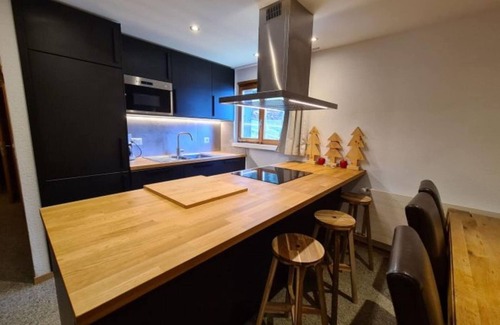 Veysonnaz Apartment | Flat in Veysonnaz with Ski-in/Ski-out Access