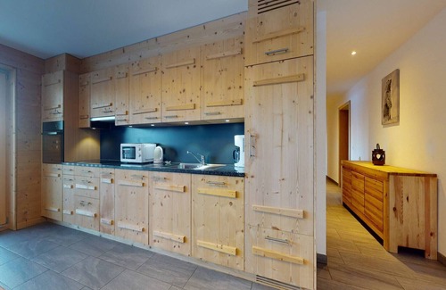Veysonnaz Apartment | Flat in Veysonnaz with Ski-in/Ski-out Access