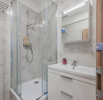 Andel Apartment | Flat Near Prague Castle Stylish & Prime Location 5