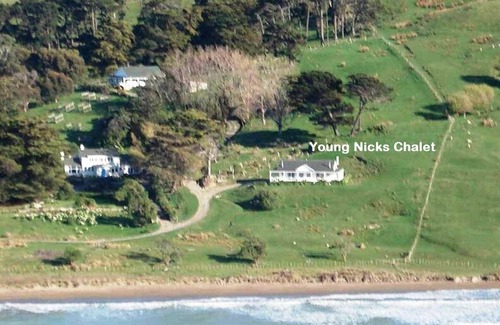 Flat Point Villa | Flat Point Young Nicks Chalet/Bach