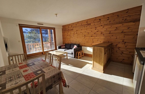 Vars Apartment | Flat Vars St Marcellin 6pers + dedicated parking, shuttle bus and nearby resort