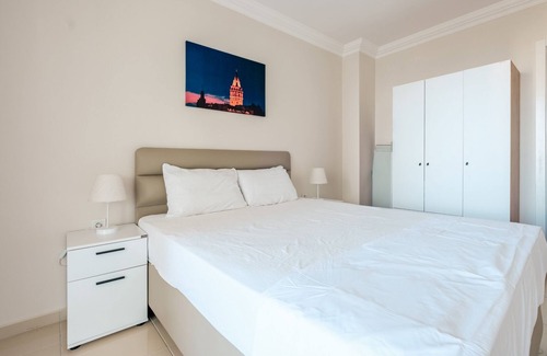 Mahmutlar Apartment | Flat w Pool and Sea-view Balcony, 1 min to Beach