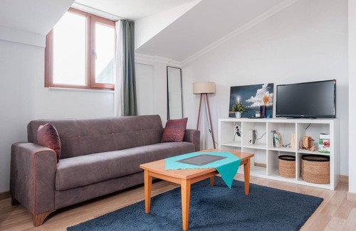 Avcilar Apartment | Flat w Terrace 4 min to Pelican Mall