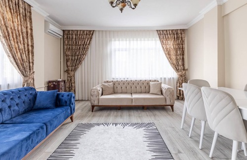 Merter Apartment | Flat with Balcony 3 min to Public Transportation