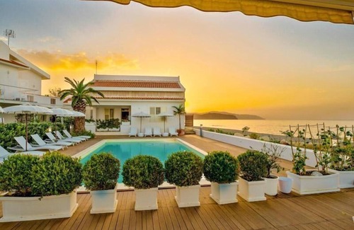 Marchesana Apartment | Flat with barbecue, terrace and pool