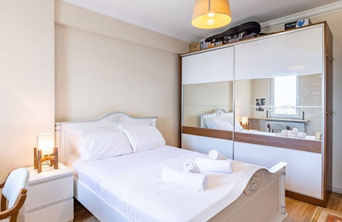 Pendik Apartment | Flat with Shared Pool near Sabiha Gokcen Airport