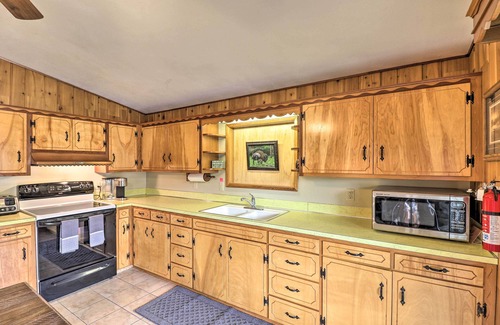Polson Cabin | Flathead Lake Waterfront Cabin w/Dock & Kayaks