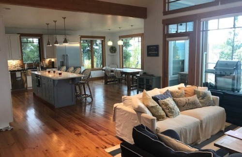 Polson House | Flathead Lake Waterfront Getaway