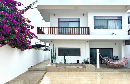 Puerto Villamil House | Flip Flop House - Cozy house in the heart of town