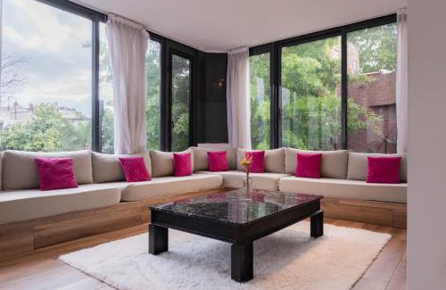 Palermo House | Fliphaus Villa Salvador 4600 - 5 Bd Unique Villa Pool & BBQ Plaza Armenia