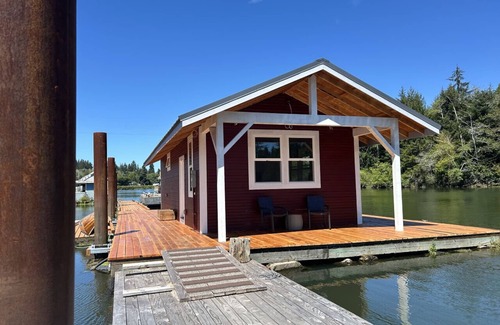 Astoria Boat Rental | Float House No. 2 at Jack Creek