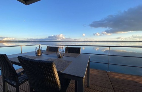 Laasow Boat Rental | Floating House "Time Out"