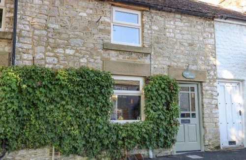Tideswell House | Flora Cottage