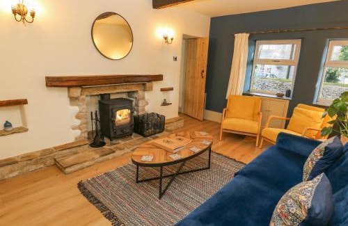 Tideswell House | Flora Cottage
