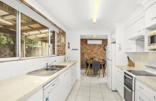 Sawtell House | Floreat is a luxurious four bedroom Sawtell home, perfect for the family getaway near the beach.