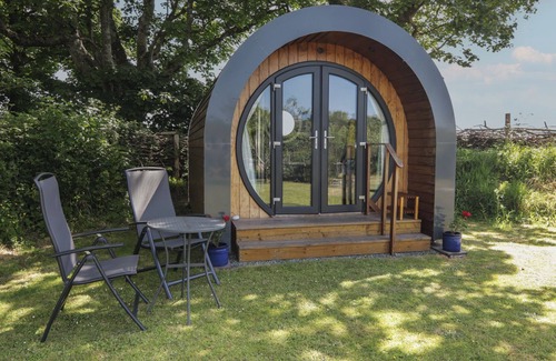 Merrion Cottage | FLORENCE POD, pet friendly, with a garden in Pembroke