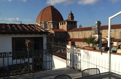 Duomo Apartment | Florence Roof Terrace Apartment View of Cathedral Dome