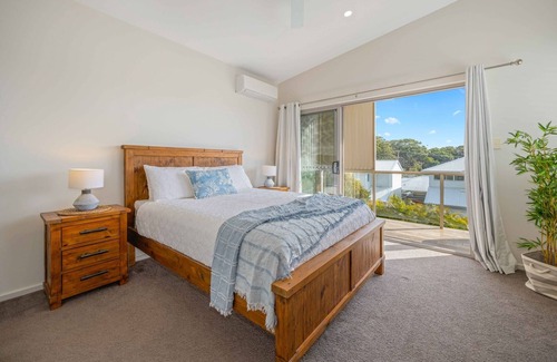 Mid North Coast Waterfront House | Flynns Executive Coastal Home - pool, beach, aircon