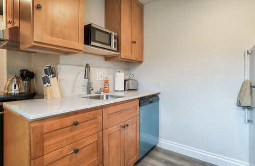 Mountain View Apartment | FOA2: Brand New Private Detached Studio