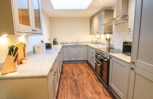 Coniston Cold Cottage | FOGGA CROFT COTTAGE, pet friendly, with hot tub in Gargrave