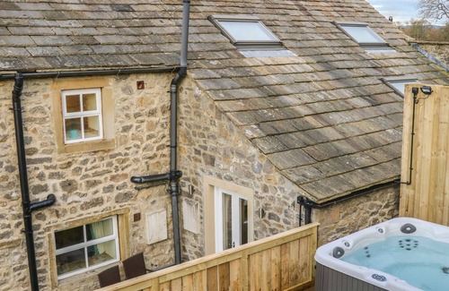 Coniston Cold Cottage | FOGGA CROFT COTTAGE, pet friendly, with hot tub in Gargrave