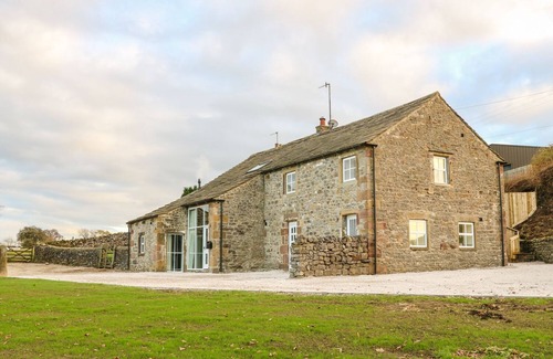 Coniston Cold Cottage | FOGGA CROFT COTTAGE, pet friendly, with hot tub in Gargrave