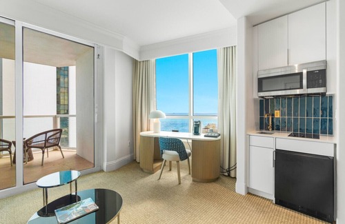 Mid Beach Apartment | Fontainebleau Jr Suite Ocean View