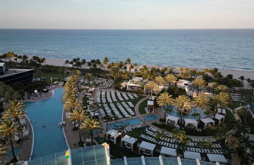 Miami Beach Apartment | FontaineBleau Resort, Balcony w/Pool & Ocean View