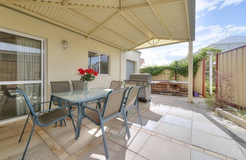 Bayswater House | For Non Smokers Only- A Cosy Home Central to Everything in Perth