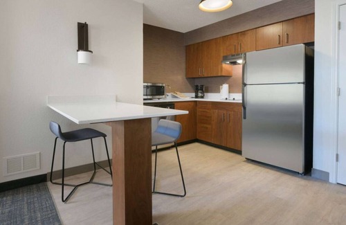 Fossil Creek Apartment | For The Whole Family! TWO 2BR Suites with Kitchen, Free Breakfast, Outdoor Pool!