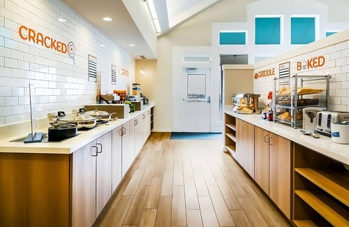 Fossil Creek Apartment | For The Whole Family! TWO 2BR Suites with Kitchen, Free Breakfast, Outdoor Pool!