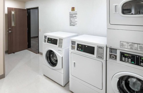 Rogers House | For you and your family: 3 Rooms w/Kitchen and Free Parking, near Outdoor Fun