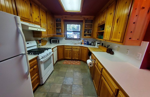 Garfield Cabin | FORD'S CREEK CABIN: Secluded Lakefront Rock Cabin in the Woods-Big Lake View