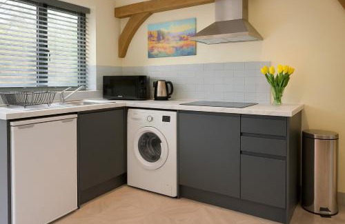 London Borough of Bromley Apartment | Forest 2BR Apt gated free Parking 2 acres Garden