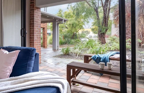 Margaret River Apartment | Forest Edge Villa | Family Friendly | Walk To Town