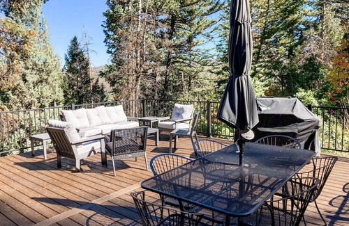 Summit Park Cabin | Forest Hideaway, 1 Min from Woodward, Sleeps 10