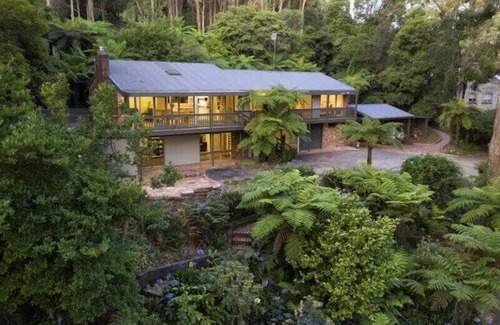 Menzies Creek House | Forest Hideaway - Puffing Billy Railway!