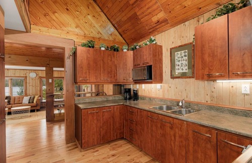 Nominingue Ski Chalet | Forest & kayak family cottage