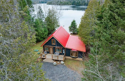 Nominingue Ski Chalet | Forest & kayak family cottage