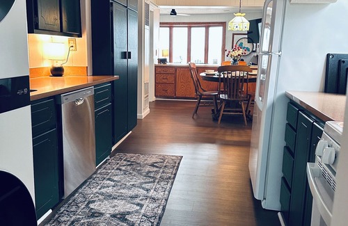 Forest Lake House | Forest Leaf Lake House, 30 mins from Twin Cities