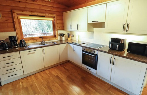 Kenwick Cottage | FOREST LODGE KENWICK PARK, pet friendly in Kenwick Woods