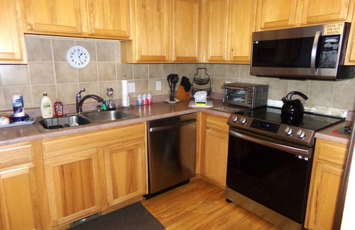 Wildernest House | Forest Park 3 Bed 4 Bath Townhome