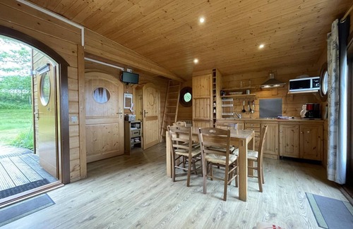 Radon Cottage | Forest Retreat Chalet with Lake Access and Pet-Friendly Amenities