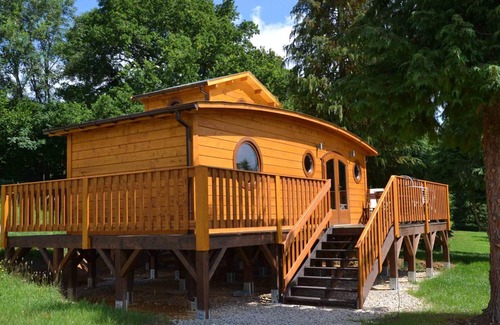 Radon Cottage | Forest Retreat Chalet with Lake Access and Pet-Friendly Amenities