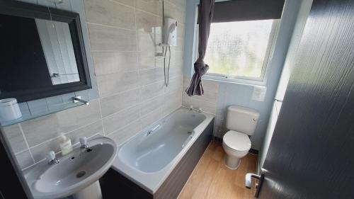 Hartland House | Forest Retreat Sleeps 4 2 Bed Parking