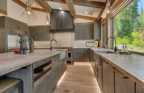 Homewood House | Forest Retreat W/Spa, Sauna, Pier Access (Cherry Lodge)