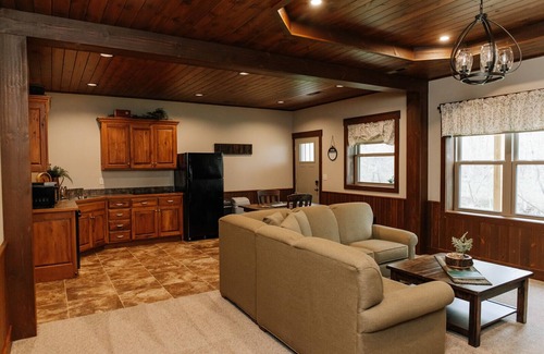Dundee Cabin | Forest Stream Suite: Luxury Suite in Amish Country, Ohio