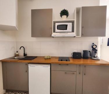 Charleville-Mezieres Apartment | Forest Studio Ground Floor Hyper Centre Train station 5 minutes away
