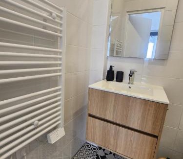 Charleville-Mezieres Apartment | Forest Studio Ground Floor Hyper Centre Train station 5 minutes away